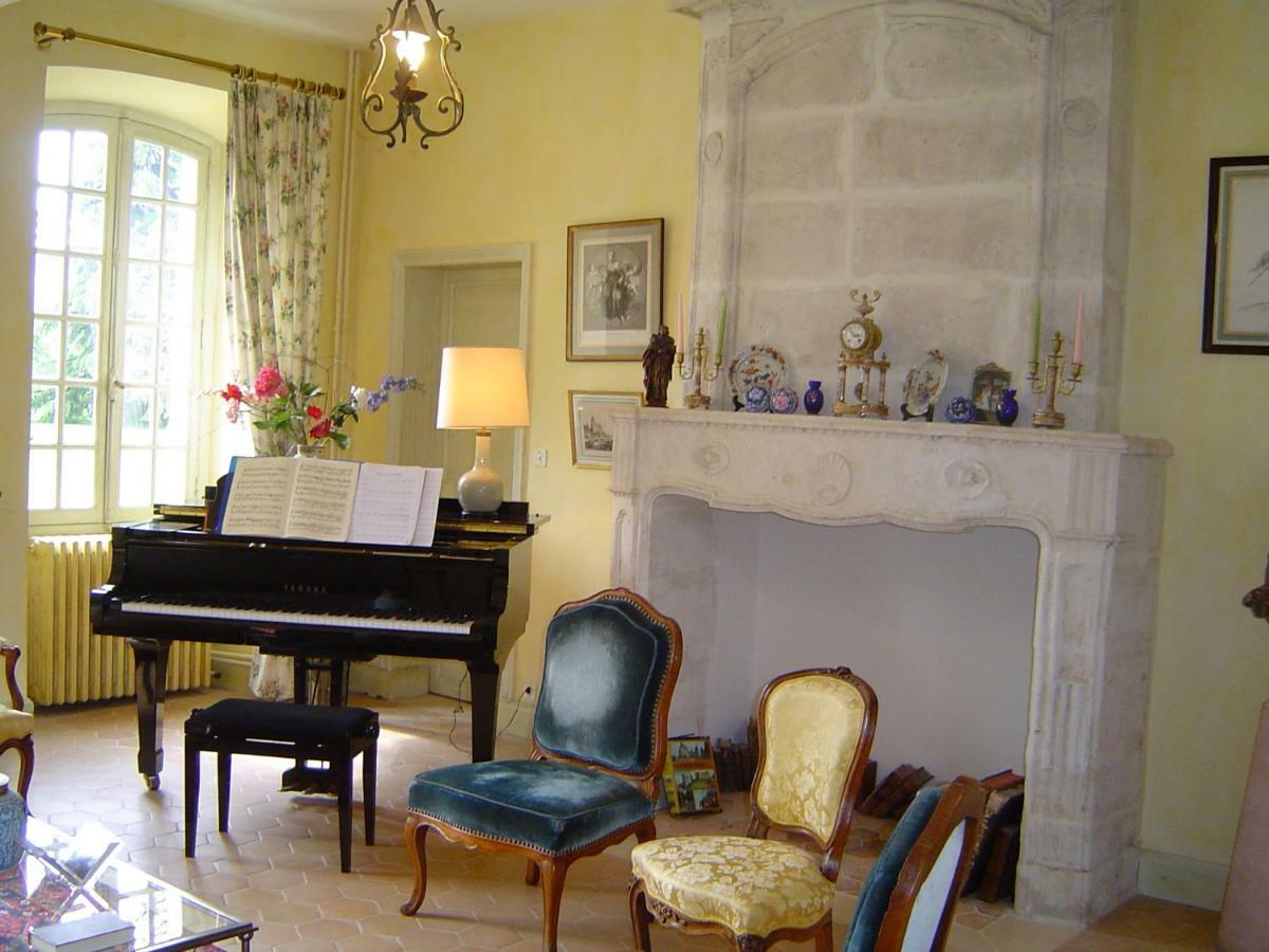 Chateau La Gentilhommiere Du Puits Notre-Dame 30 Rue De L'Eglise 24110 Saint Leon Sur L'Isle 외부 사진