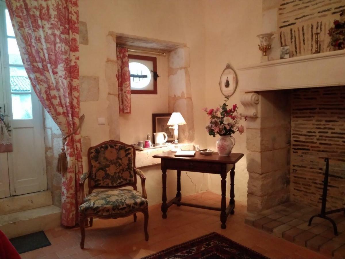 Chateau La Gentilhommiere Du Puits Notre-Dame 30 Rue De L'Eglise 24110 Saint Leon Sur L'Isle 외부 사진